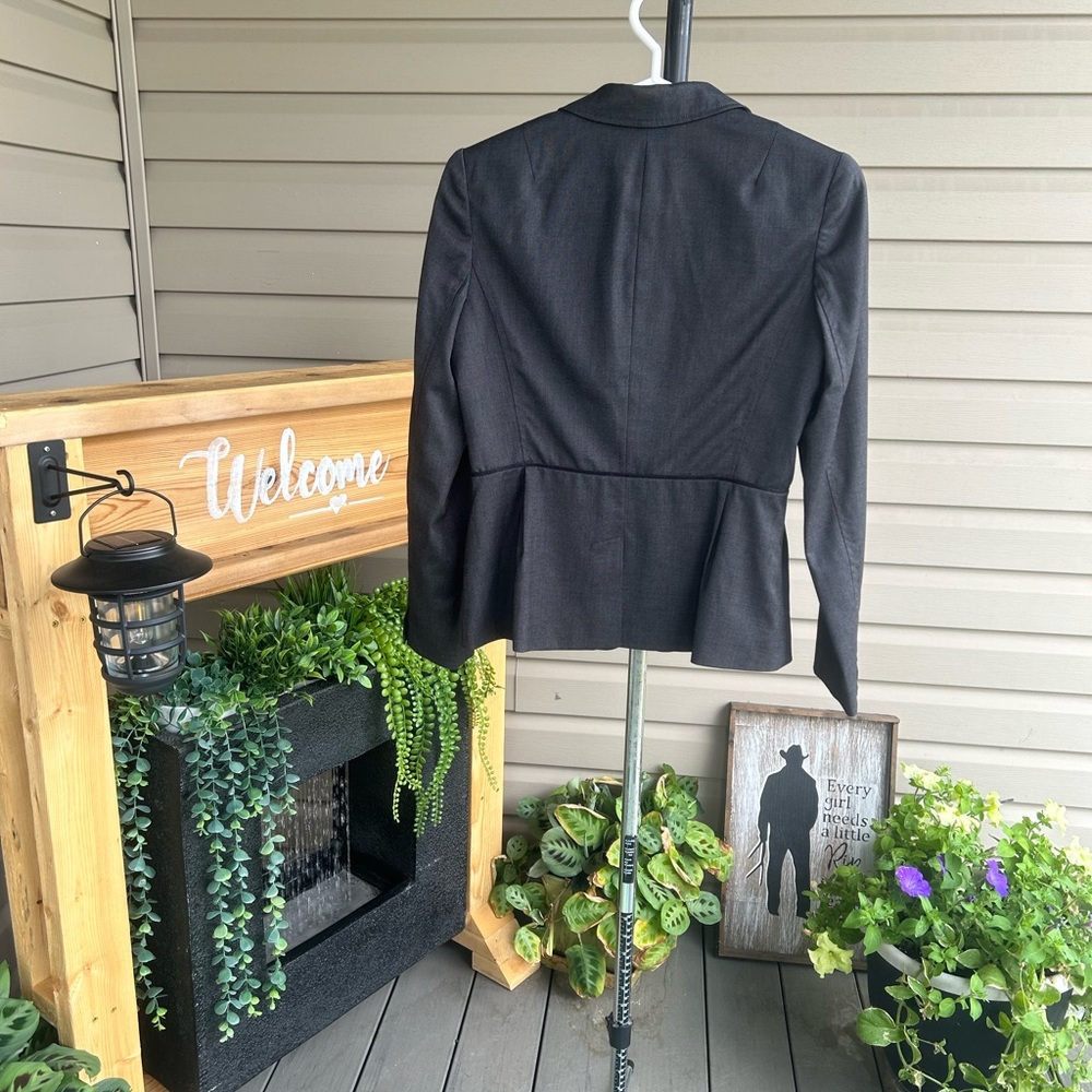 Banana Republic Classic Tailored  buttoned  charcoal gray jacket.       Size 4P - Picture 7 of 10